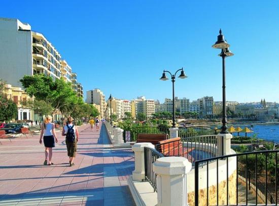 Modern 1Br Maisonette Steps From The Promenade Sliema Kültér fotó