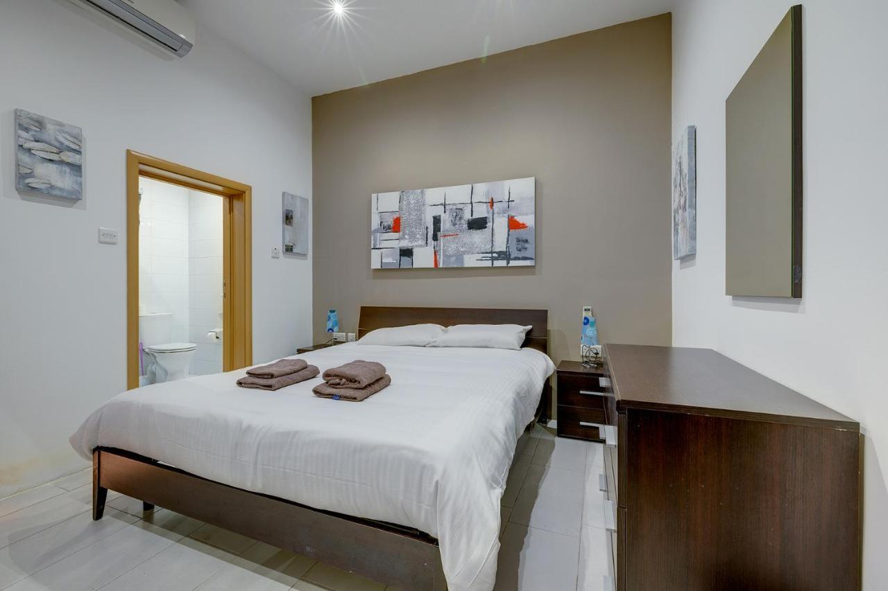 Modern 1Br Maisonette Steps From The Promenade Sliema Kültér fotó