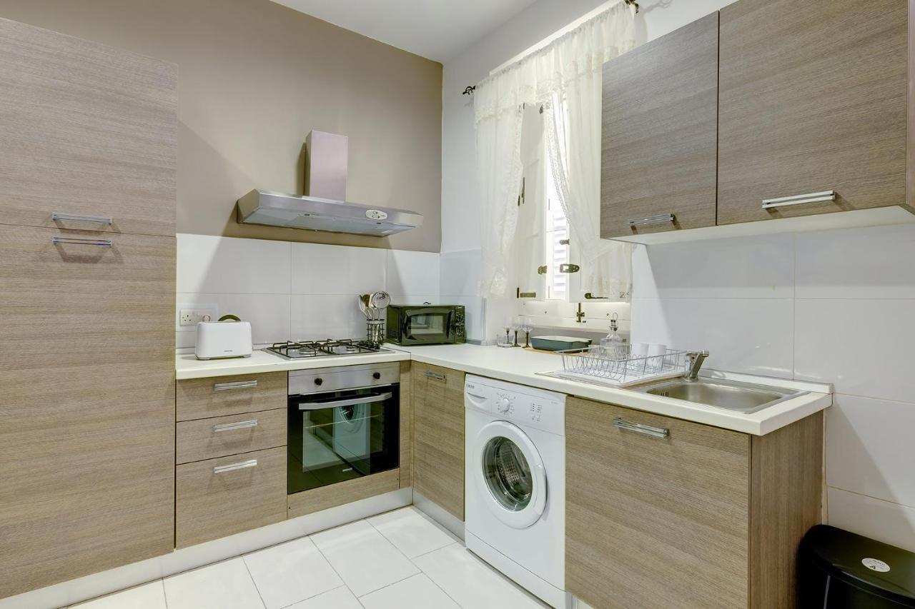 Modern 1Br Maisonette Steps From The Promenade Sliema Kültér fotó