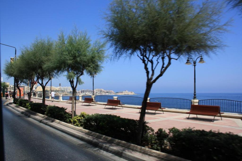 Modern 1Br Maisonette Steps From The Promenade Sliema Kültér fotó